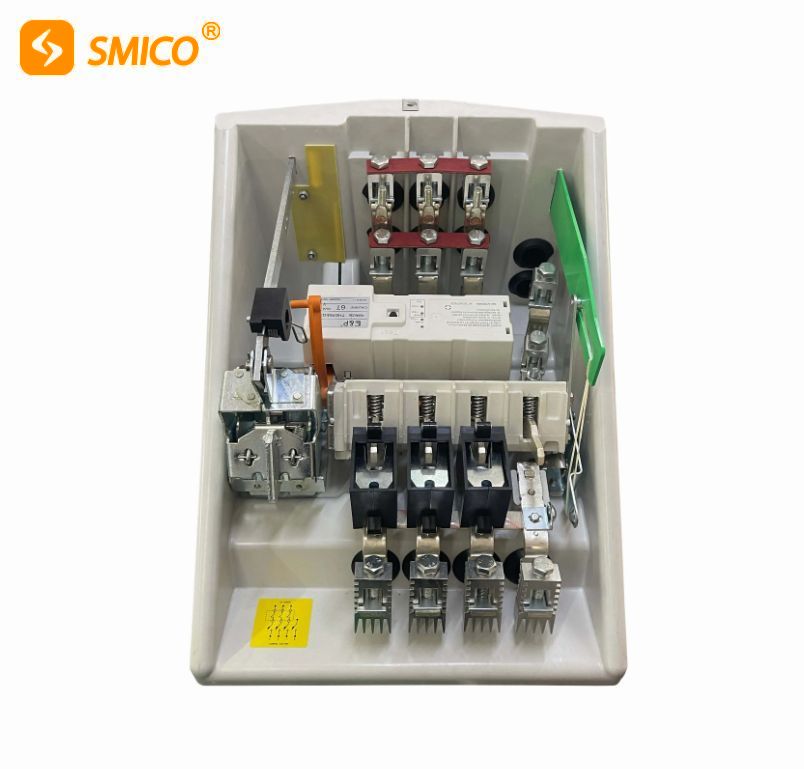 Low voltage pole mounted circuit breaker D165T with digital trip unit